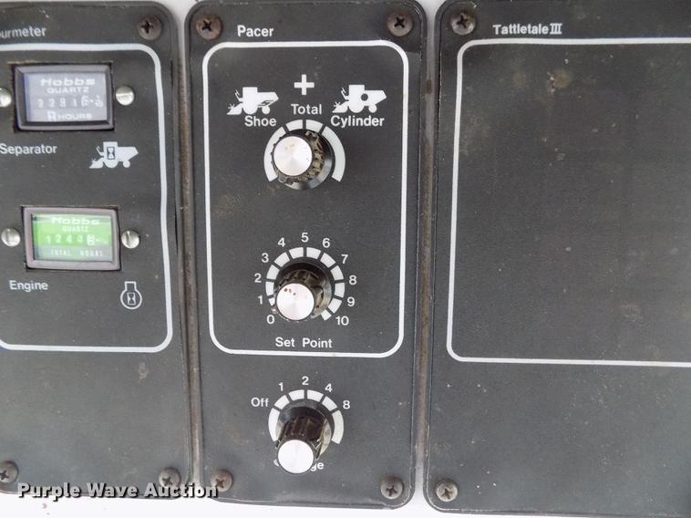 image for item ER9178 1990 Gleaner R60 combine and header