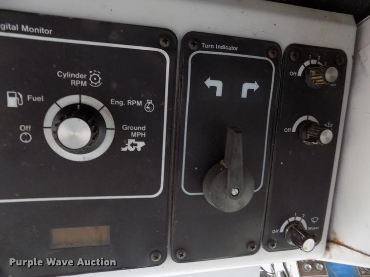 image for item ER9178 1990 Gleaner R60 combine and header