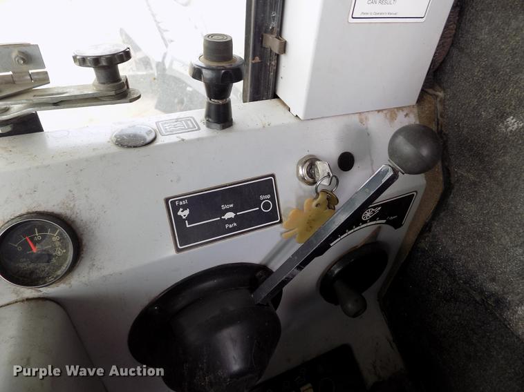 image for item ER9178 1990 Gleaner R60 combine and header