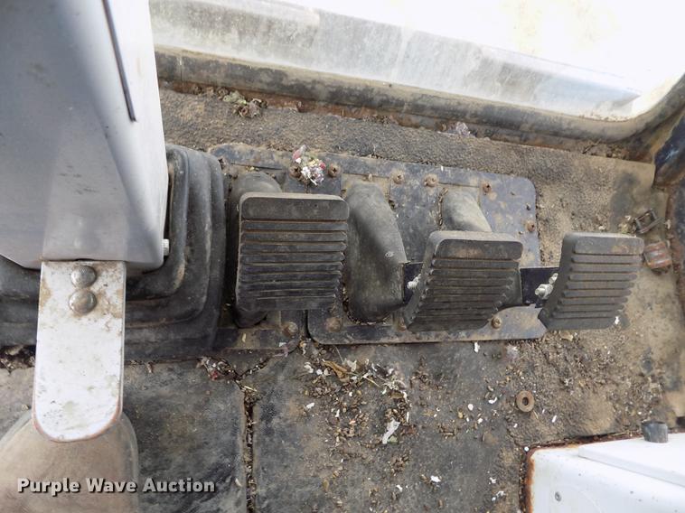 image for item ER9178 1990 Gleaner R60 combine and header