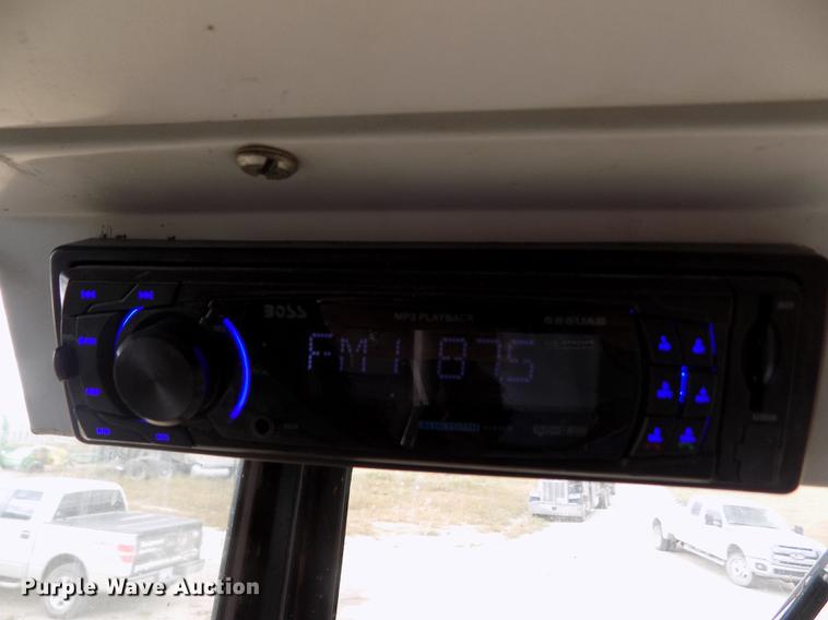 image for item ER9178 1990 Gleaner R60 combine and header