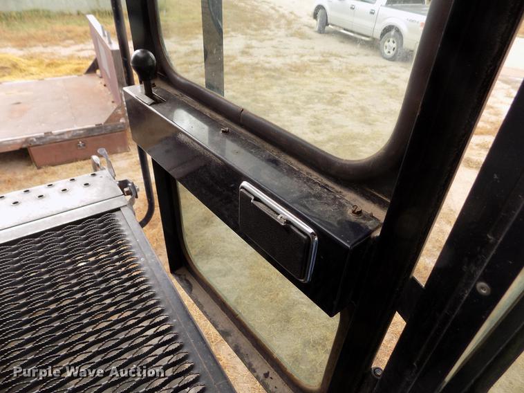 image for item ER9178 1990 Gleaner R60 combine and header