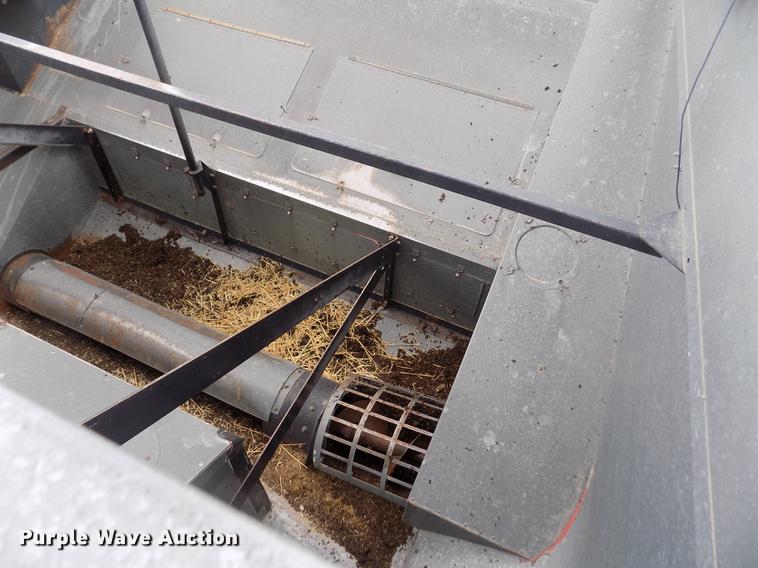 image for item ER9178 1990 Gleaner R60 combine and header