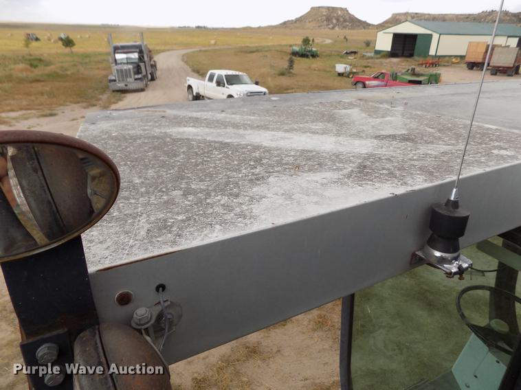 image for item ER9178 1990 Gleaner R60 combine and header