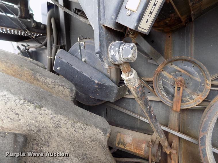 image for item ER9178 1990 Gleaner R60 combine and header