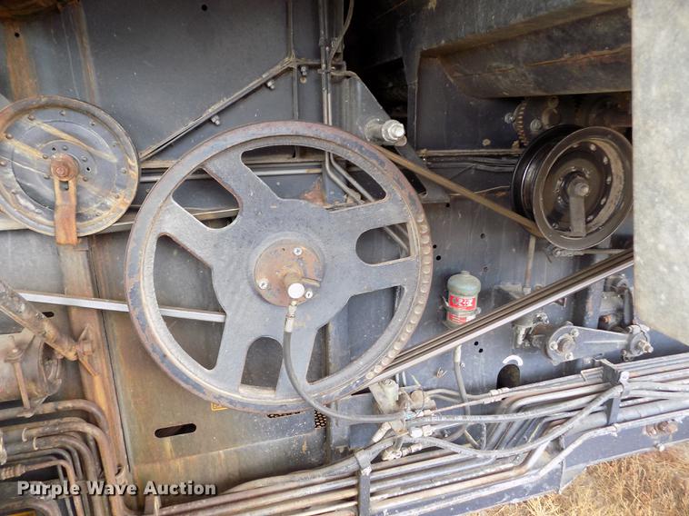 image for item ER9178 1990 Gleaner R60 combine and header