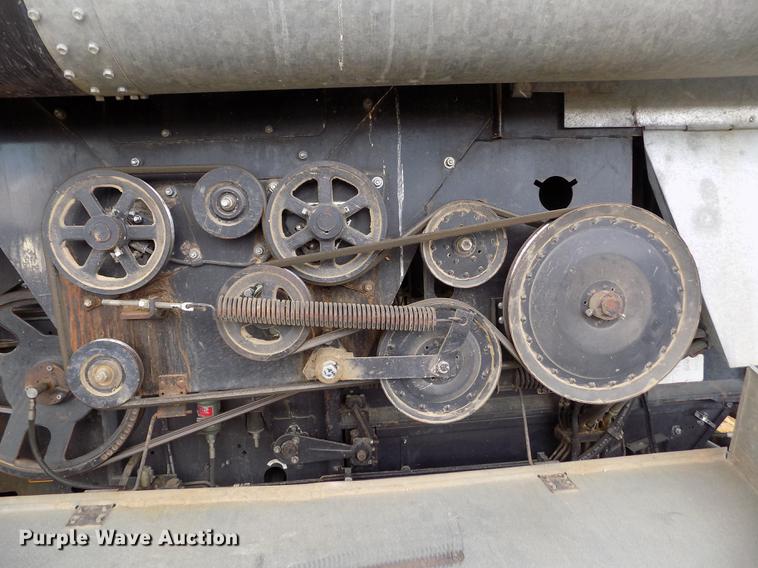 image for item ER9178 1990 Gleaner R60 combine and header