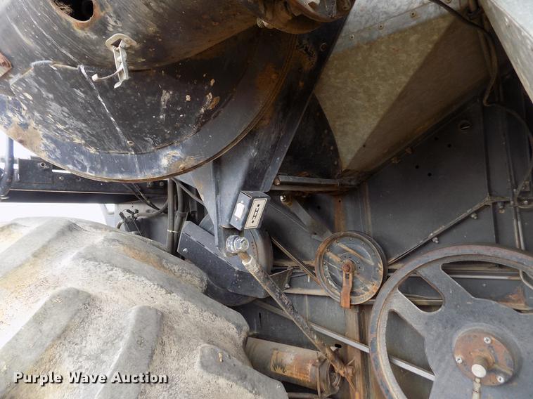 image for item ER9178 1990 Gleaner R60 combine and header