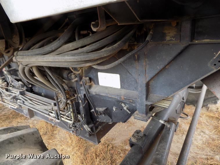 image for item ER9178 1990 Gleaner R60 combine and header