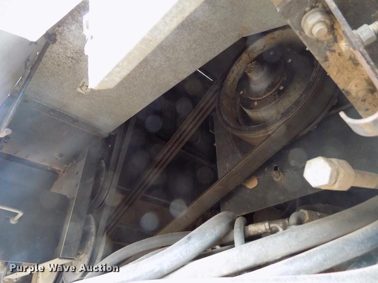 image for item ER9178 1990 Gleaner R60 combine and header