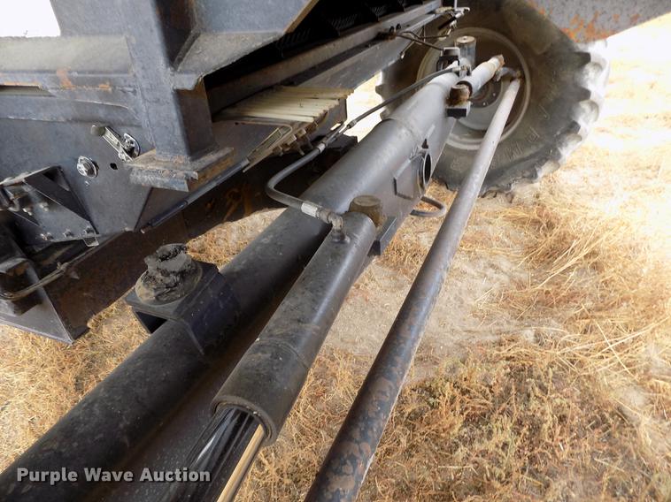 image for item ER9178 1990 Gleaner R60 combine and header