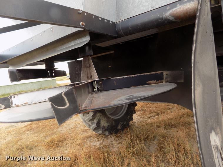 image for item ER9178 1990 Gleaner R60 combine and header