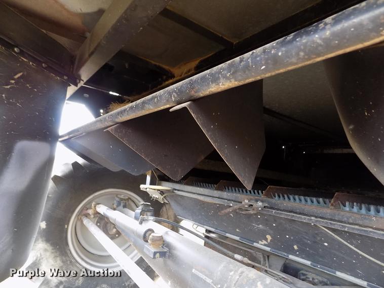 image for item ER9178 1990 Gleaner R60 combine and header