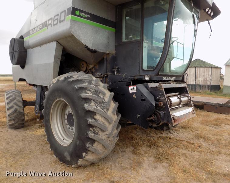 image for item ER9178 1990 Gleaner R60 combine and header