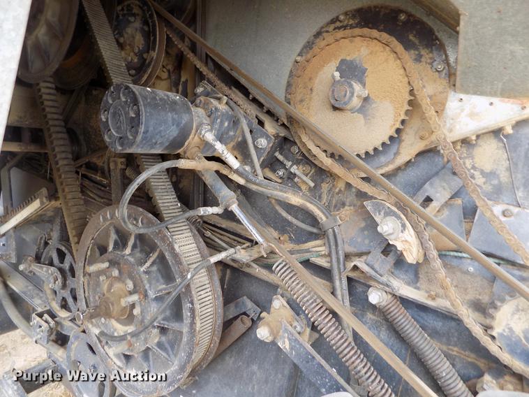 image for item ER9178 1990 Gleaner R60 combine and header