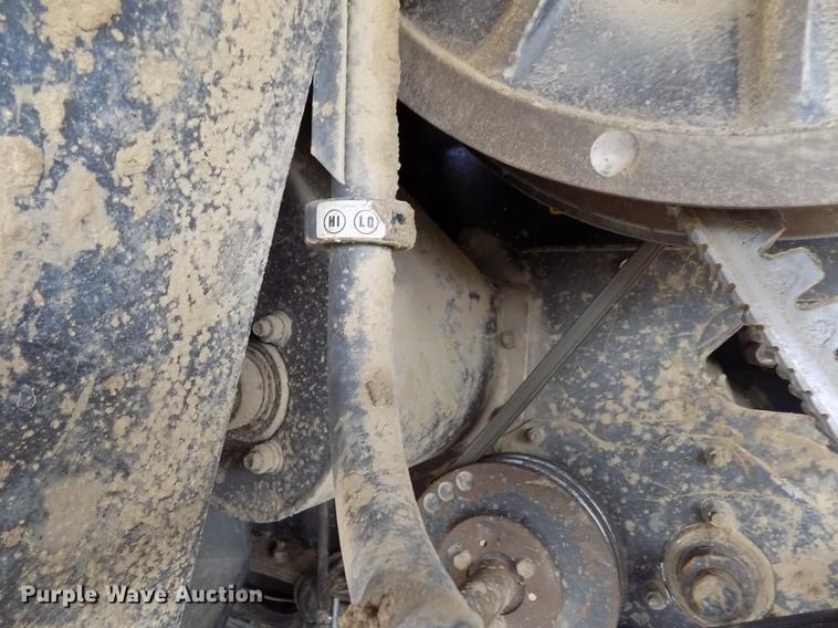 image for item ER9178 1990 Gleaner R60 combine and header