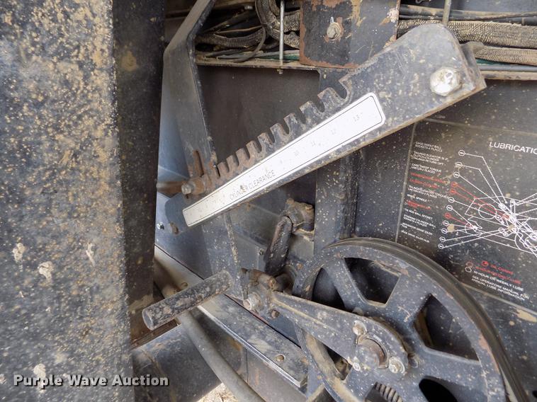 image for item ER9178 1990 Gleaner R60 combine and header