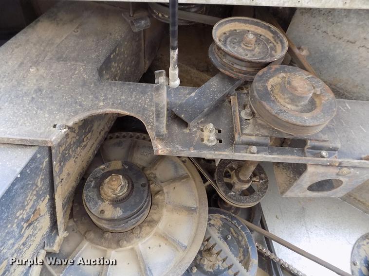 image for item ER9178 1990 Gleaner R60 combine and header