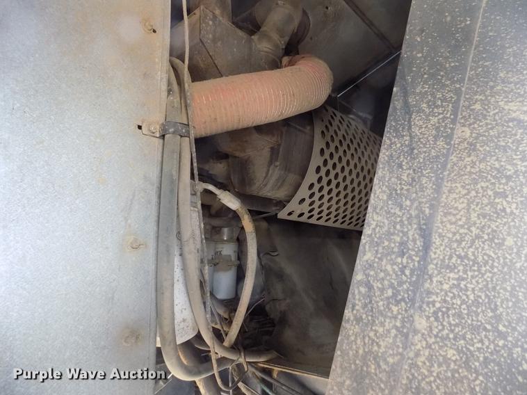 image for item ER9178 1990 Gleaner R60 combine and header