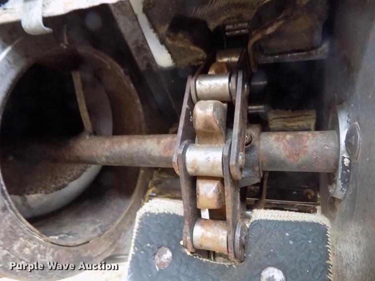 image for item ER9178 1990 Gleaner R60 combine and header