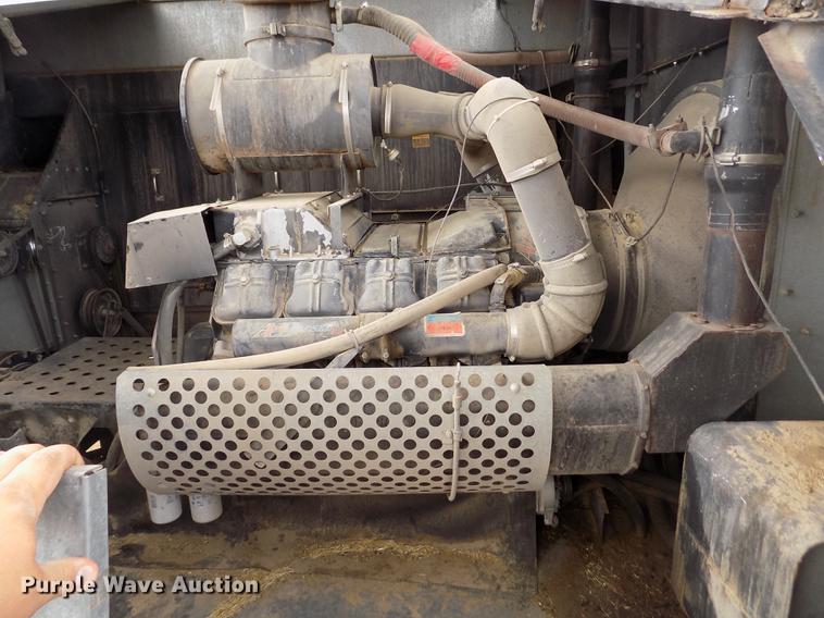 image for item ER9178 1990 Gleaner R60 combine and header