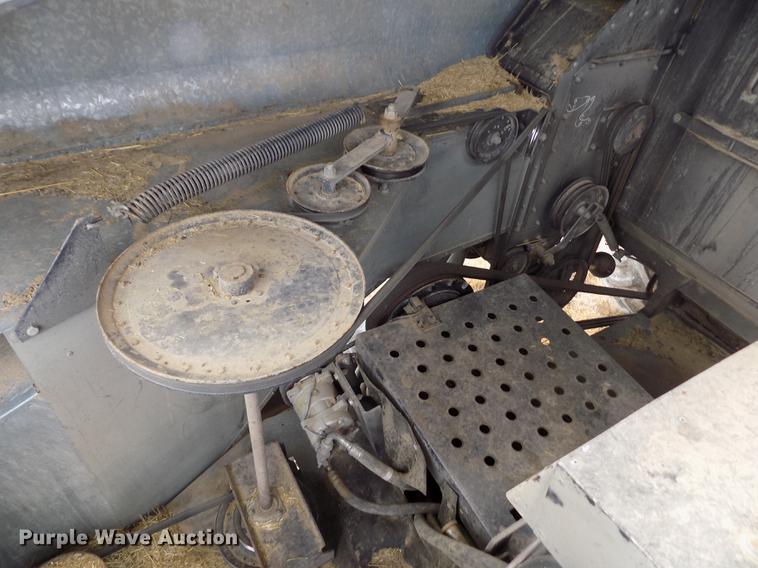 image for item ER9178 1990 Gleaner R60 combine and header