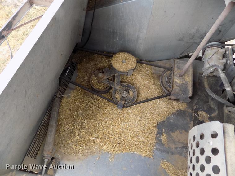 image for item ER9178 1990 Gleaner R60 combine and header