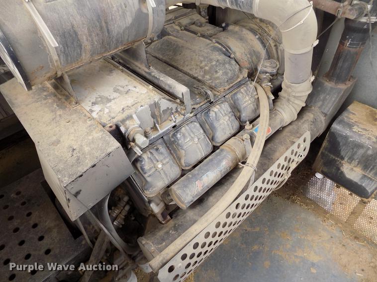 image for item ER9178 1990 Gleaner R60 combine and header