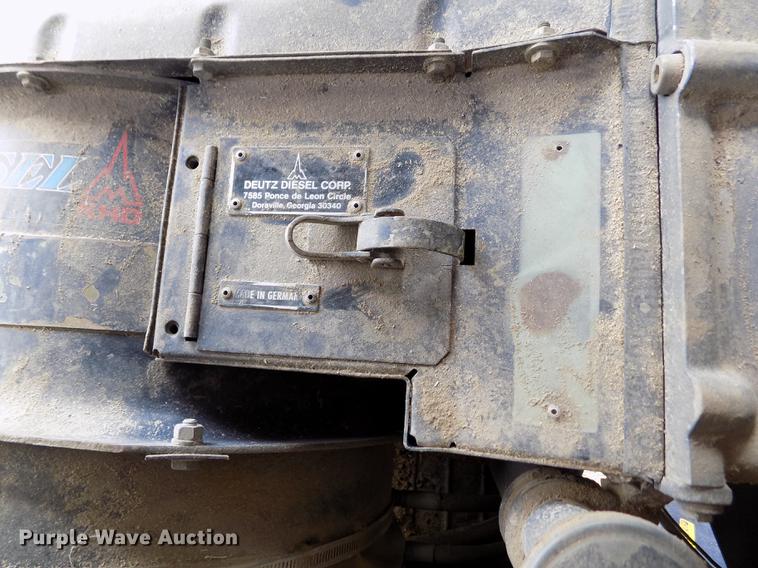 image for item ER9178 1990 Gleaner R60 combine and header