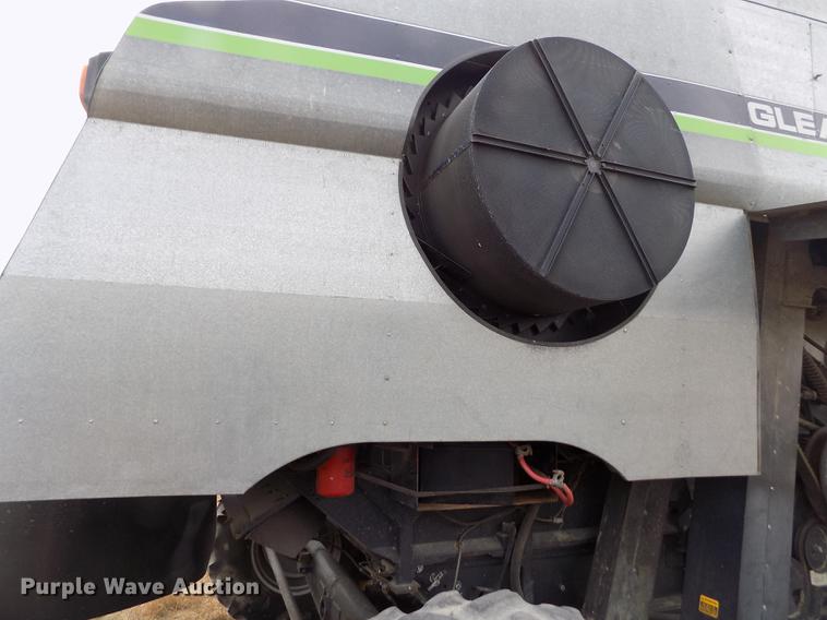 image for item ER9178 1990 Gleaner R60 combine and header