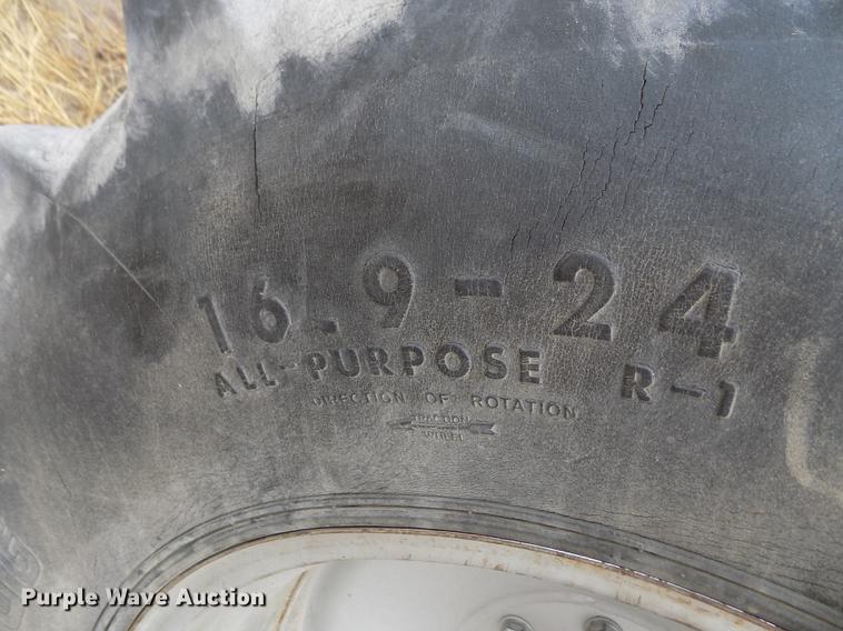 image for item ER9178 1990 Gleaner R60 combine and header