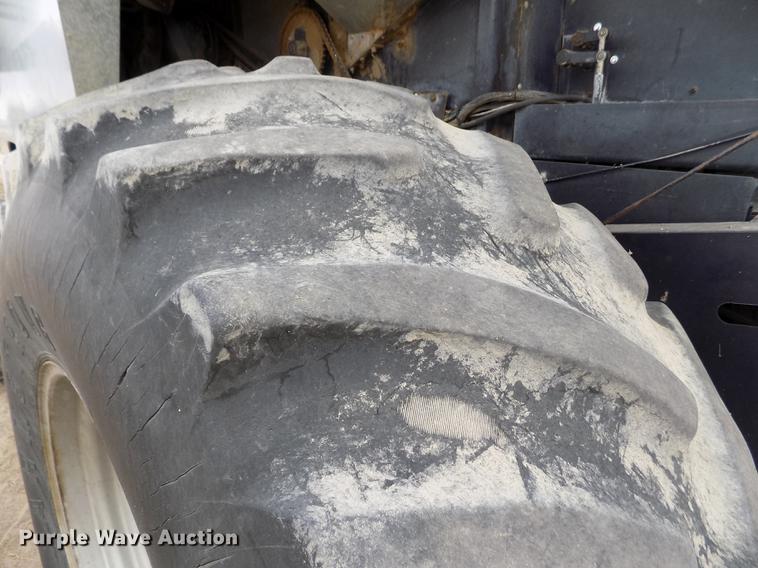 image for item ER9178 1990 Gleaner R60 combine and header