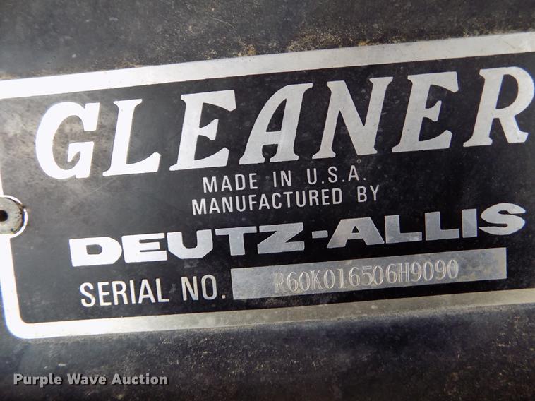 image for item ER9178 1990 Gleaner R60 combine and header