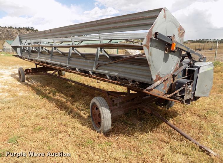 image for item ER9178 1990 Gleaner R60 combine and header
