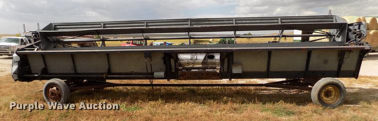 image for item ER9178 1990 Gleaner R60 combine and header