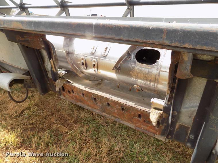 image for item ER9178 1990 Gleaner R60 combine and header