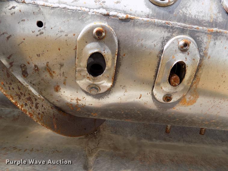 image for item ER9178 1990 Gleaner R60 combine and header