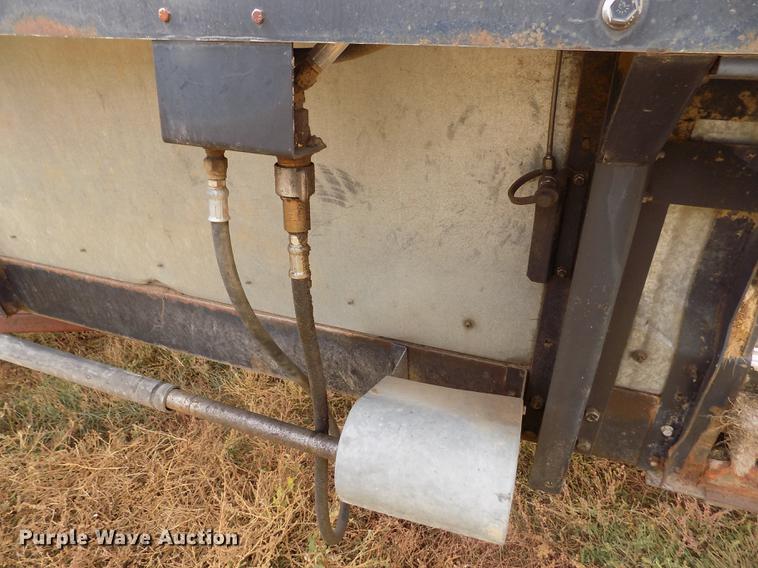 image for item ER9178 1990 Gleaner R60 combine and header