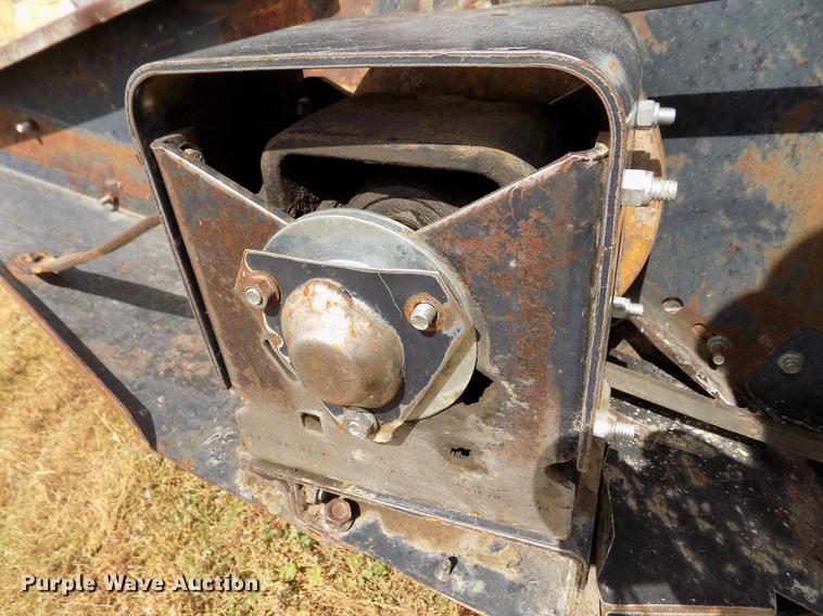 image for item ER9178 1990 Gleaner R60 combine and header