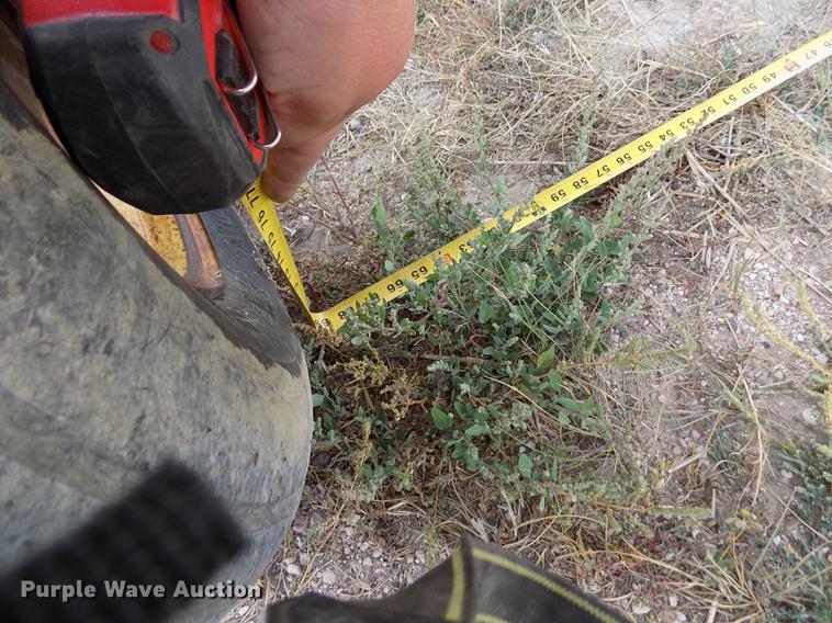 image for item ER9178 1990 Gleaner R60 combine and header