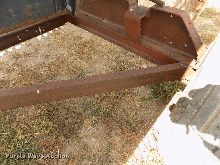 image for item ER9178 1990 Gleaner R60 combine and header