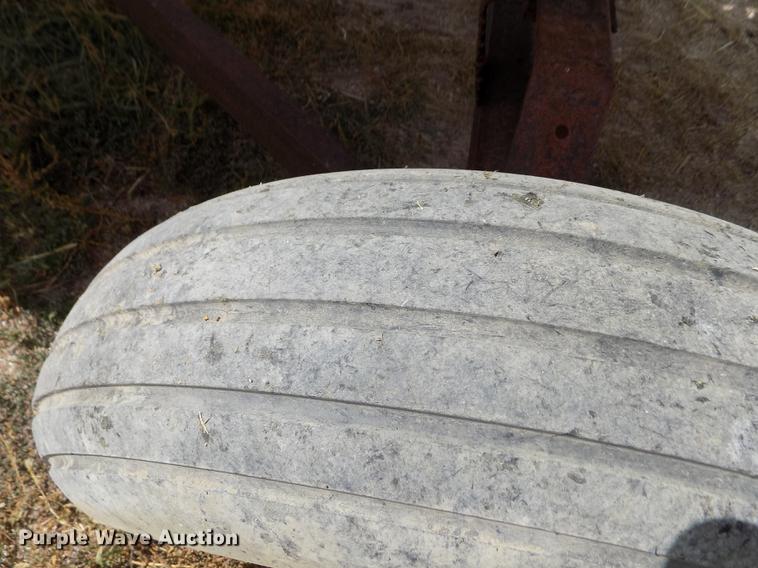 image for item ER9178 1990 Gleaner R60 combine and header