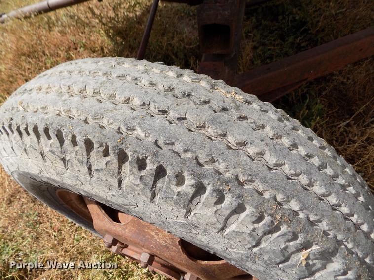 image for item ER9178 1990 Gleaner R60 combine and header