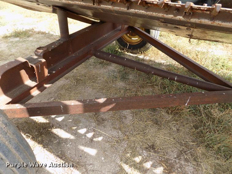 image for item ER9178 1990 Gleaner R60 combine and header