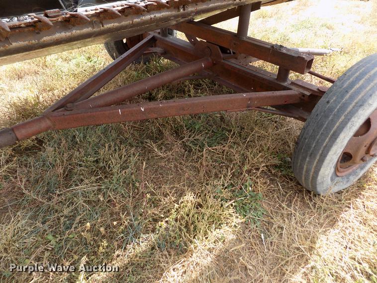 image for item ER9178 1990 Gleaner R60 combine and header