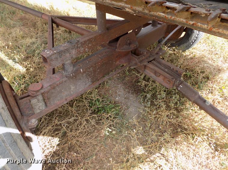 image for item ER9178 1990 Gleaner R60 combine and header