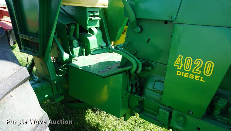 image for item ES9982 1967 John Deere 4020 tractor