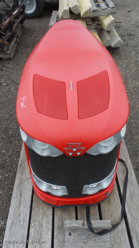 MasseyFerguson 6615 DynaVT steel tractor hood in Hesston, KS Item