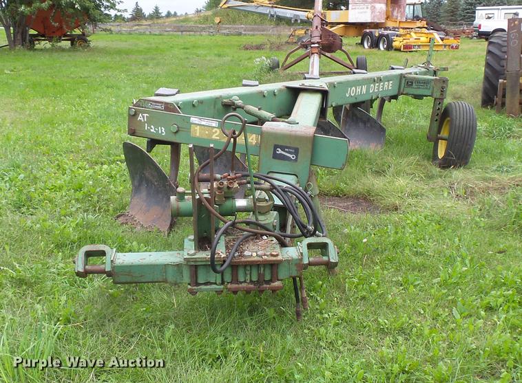 image for item FT9938 John Deere 2600 five bottom plow