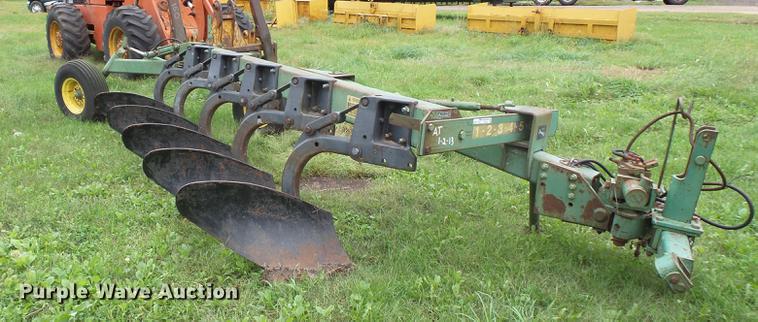 image for item FT9938 John Deere 2600 five bottom plow
